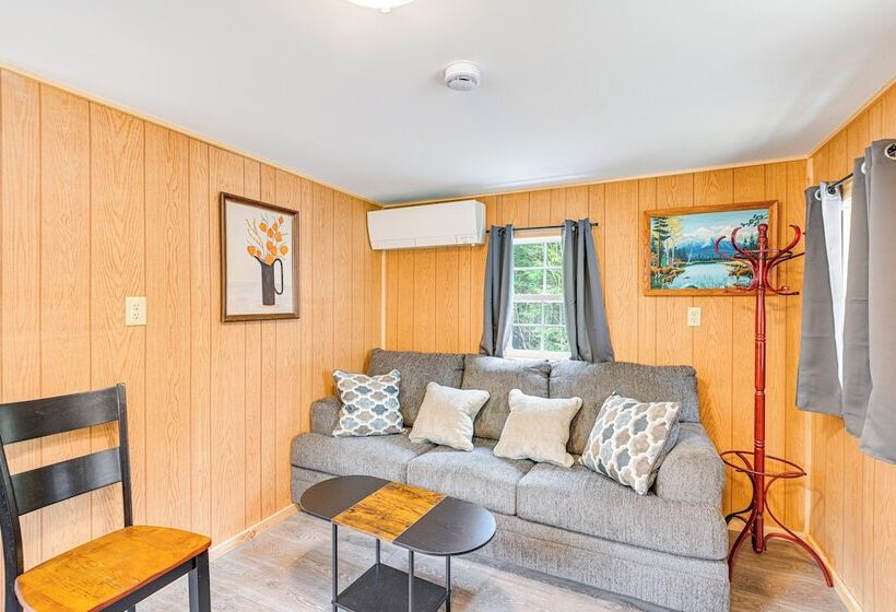 Cozy Brownville Cabin: 2 Mi To Schoodic Lake!