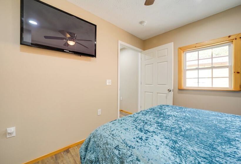 Cozy Cabin In The Smokies   Great For Couples!