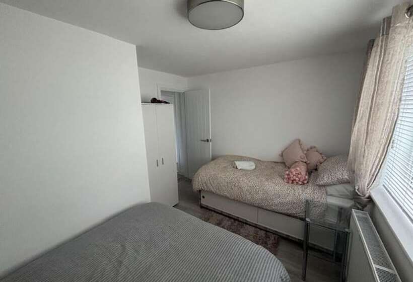 Cozy Coastal Bungalow In Prestatyn