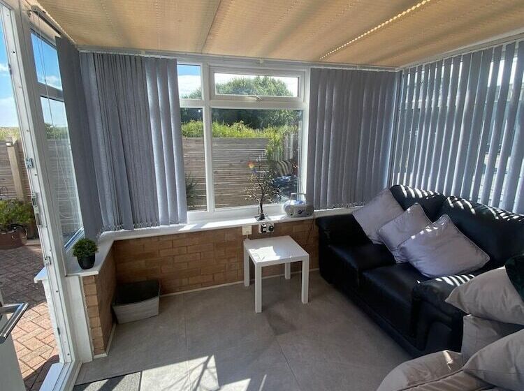 Cozy Coastal Bungalow In Prestatyn