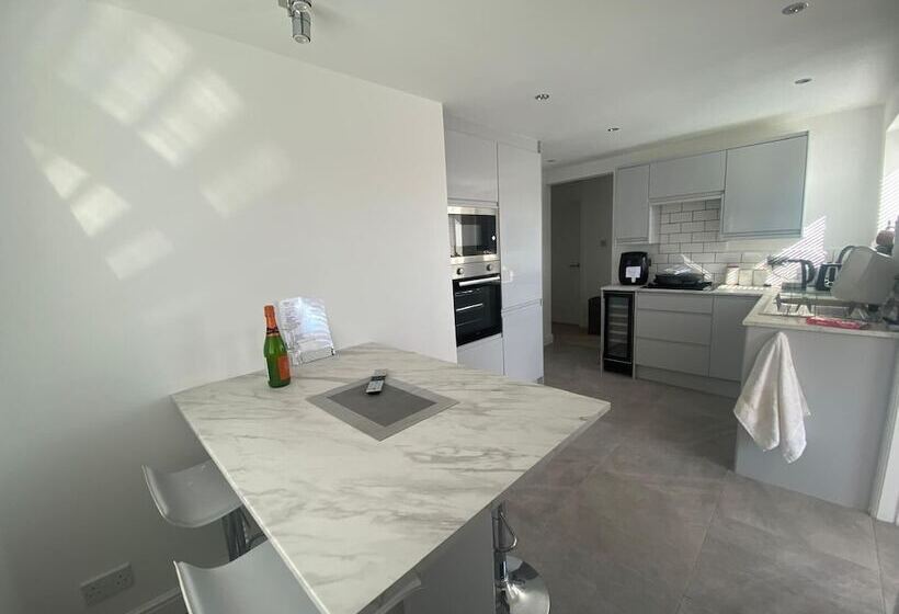 Cozy Coastal Bungalow In Prestatyn