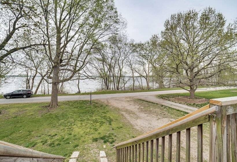 Cozy Illinois Retreat W/ Home Gym & River Views!