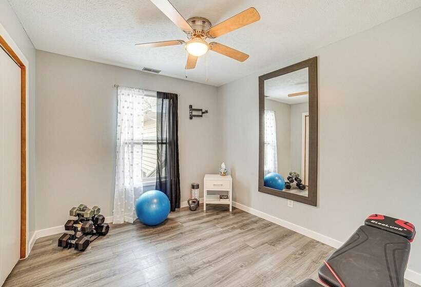 Cozy Illinois Retreat W/ Home Gym & River Views!