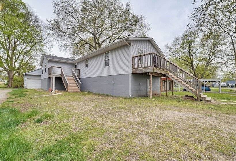 Cozy Illinois Retreat W/ Home Gym & River Views!