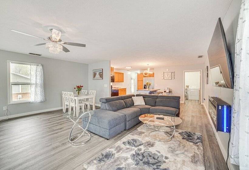 Cozy Illinois Retreat W/ Home Gym & River Views!