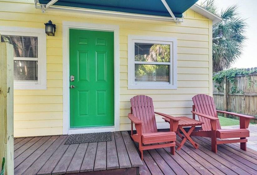 Cozy St Pete Home ~ 2 Mi To Madeira Beach!