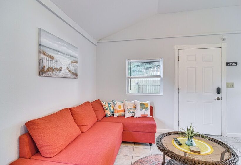 Cozy St Pete Home ~ 2 Mi To Madeira Beach!