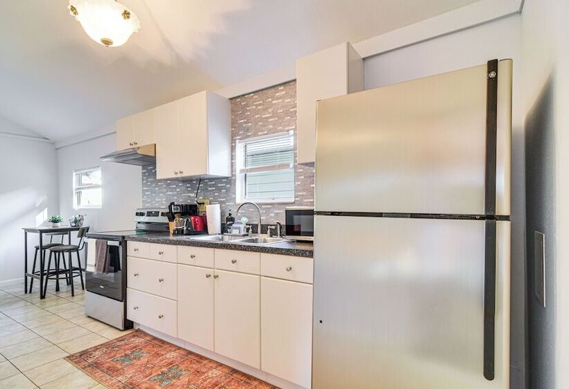 Cozy St Pete Home ~ 2 Mi To Madeira Beach!