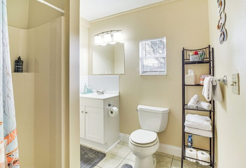 Cozy St Pete Home ~ 2 Mi To Madeira Beach!