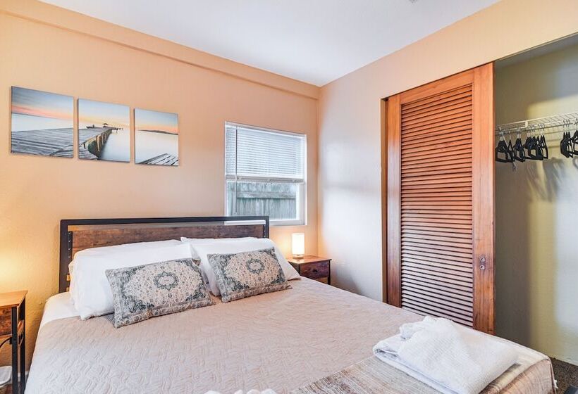 Cozy St Pete Home ~ 2 Mi To Madeira Beach!