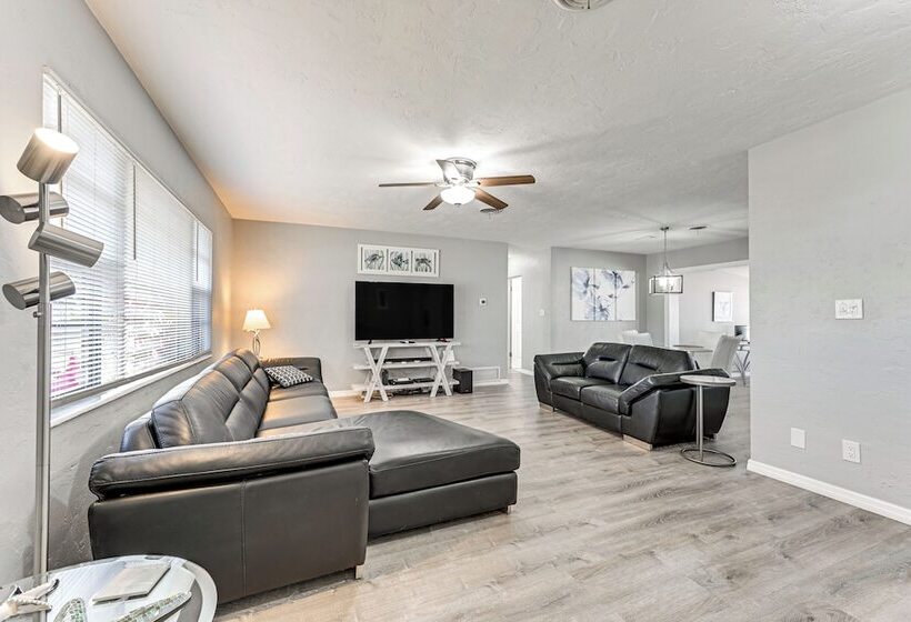 Cozy Venice Hideaway ~ 3 Mi To Beach & Downtown!