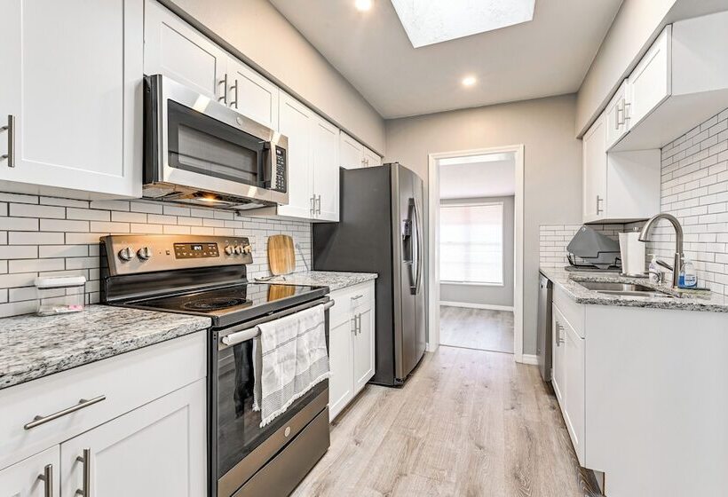 Cozy Venice Hideaway ~ 3 Mi To Beach & Downtown!