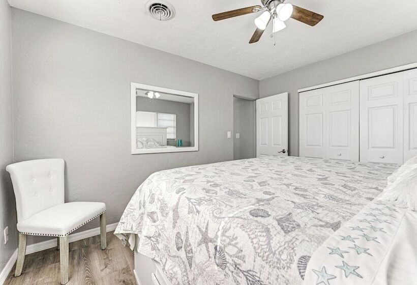 Cozy Venice Hideaway ~ 3 Mi To Beach & Downtown!