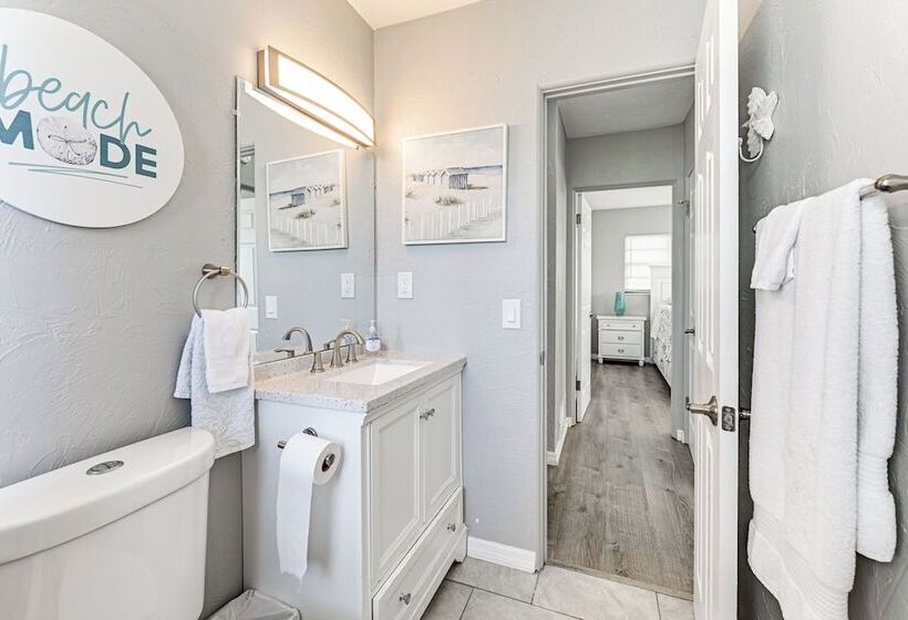 Cozy Venice Hideaway ~ 3 Mi To Beach & Downtown!