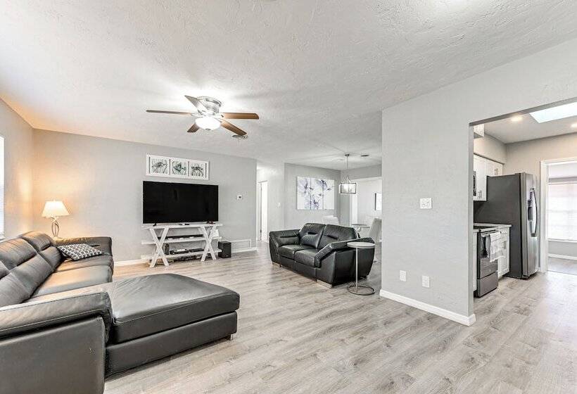 Cozy Venice Hideaway ~ 3 Mi To Beach & Downtown!