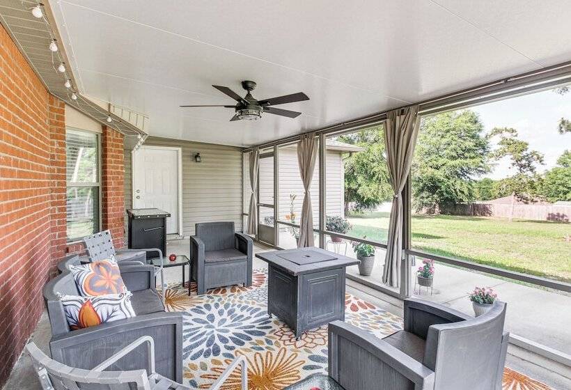 Crestview Family Home: Screened Porch & Games!