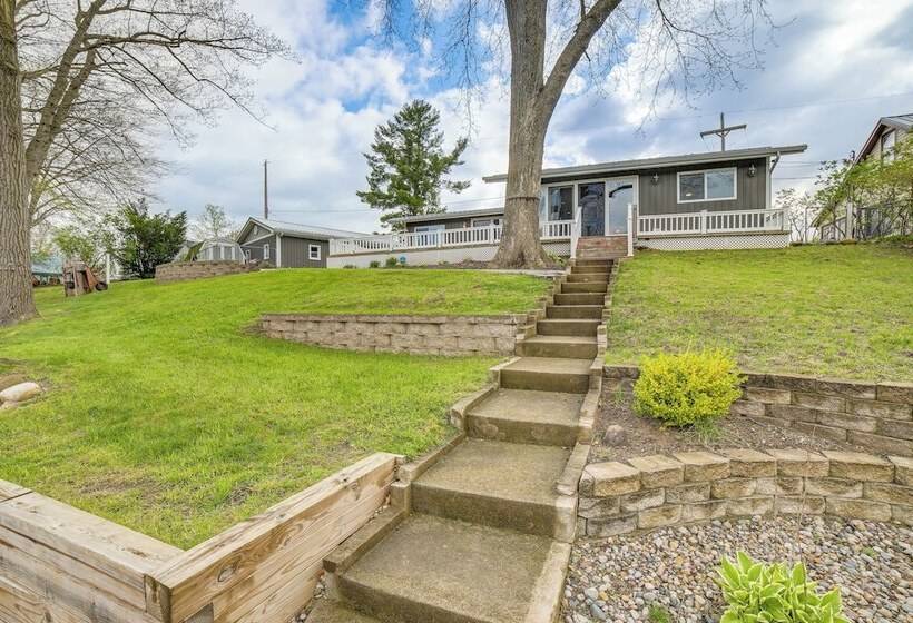 Croton Pond & Muskegon River Cottage W/ Boat Docks
