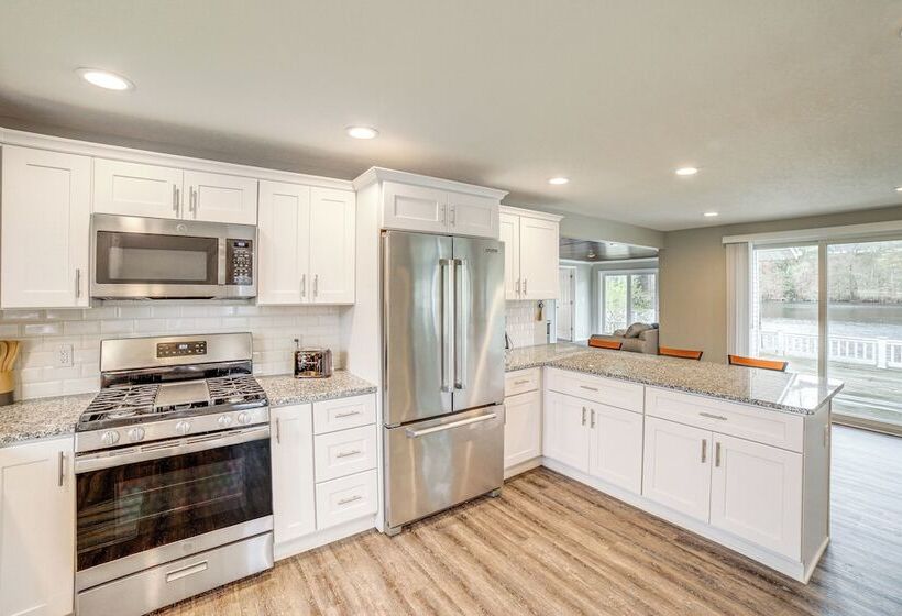 Croton Pond & Muskegon River Cottage W/ Boat Docks