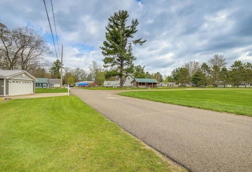 Croton Pond & Muskegon River Cottage W/ Boat Docks