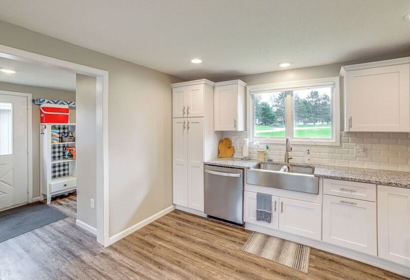 Croton Pond & Muskegon River Cottage W/ Boat Docks