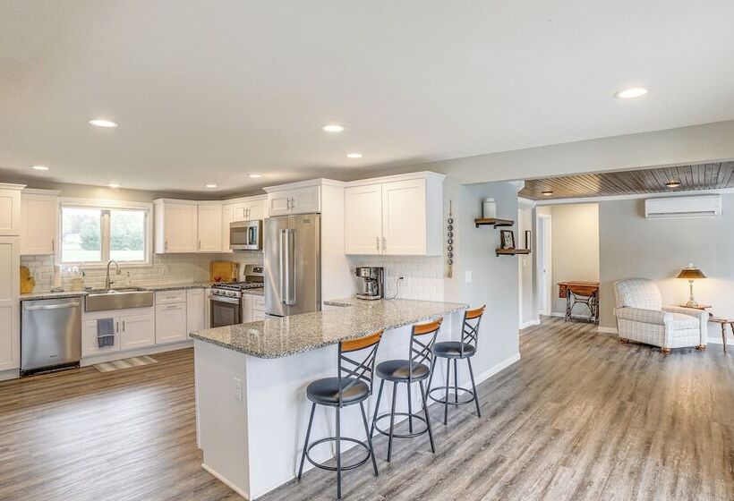 Croton Pond & Muskegon River Cottage W/ Boat Docks