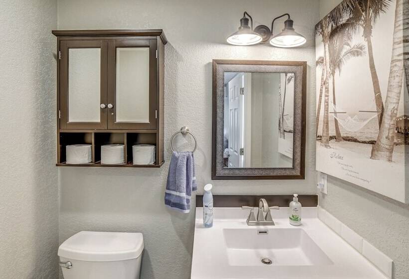 Croton Pond & Muskegon River Cottage W/ Boat Docks