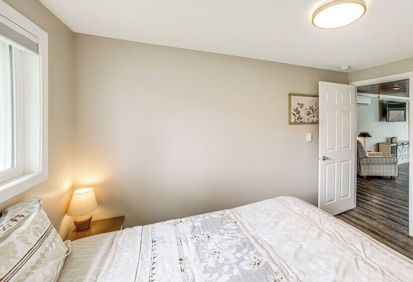 Croton Pond & Muskegon River Cottage W/ Boat Docks