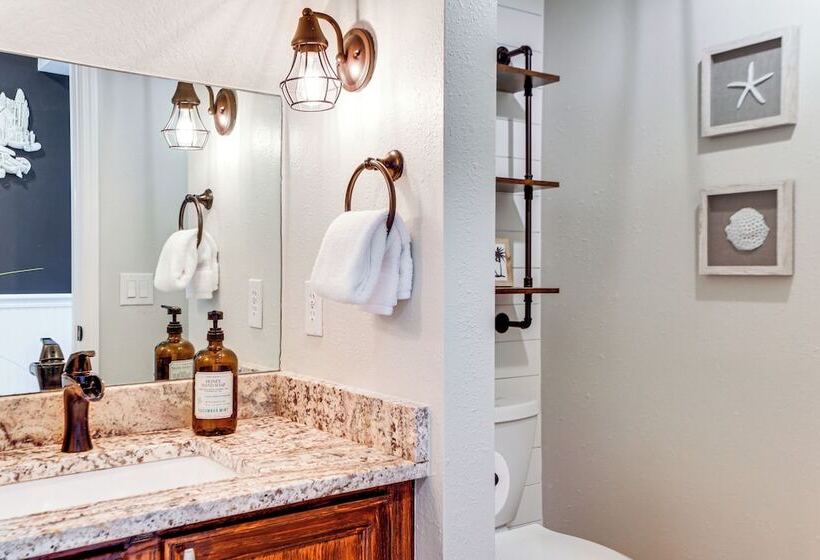 Dog Friendly Bradenton House W/ Pool & Game Room!