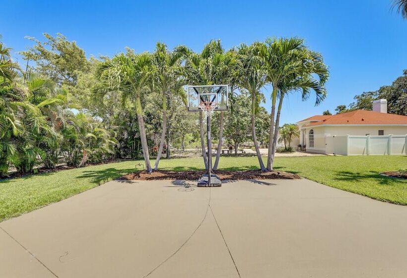 Dog Friendly Bradenton House W/ Pool & Game Room!