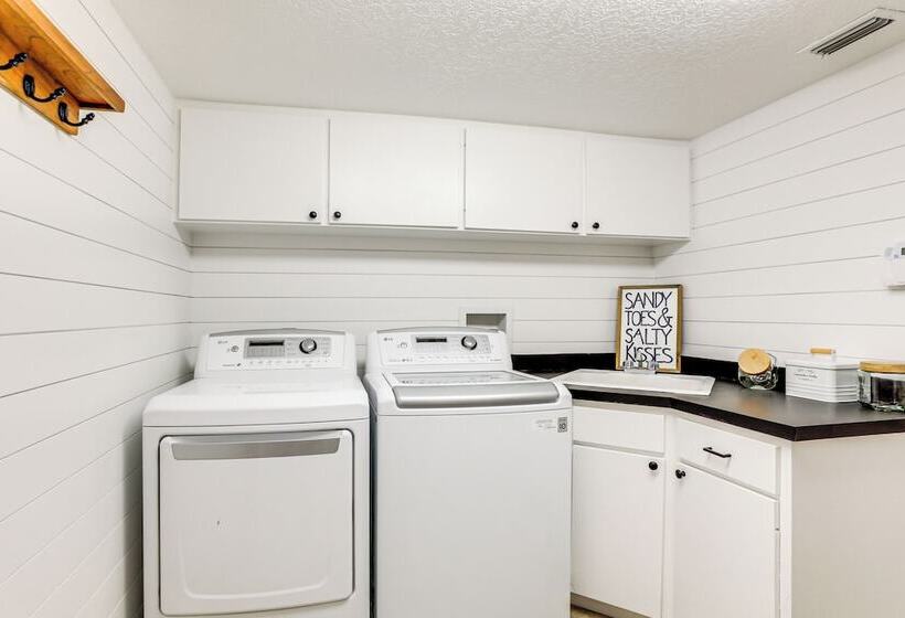 Dog Friendly Bradenton House W/ Pool & Game Room!