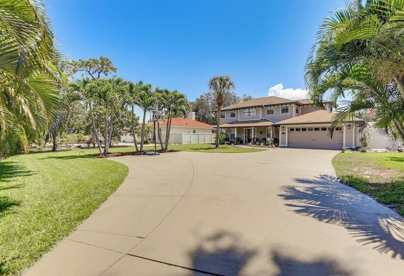 Dog Friendly Bradenton House W/ Pool & Game Room!