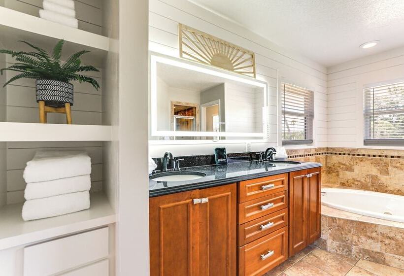 Dog Friendly Bradenton House W/ Pool & Game Room!