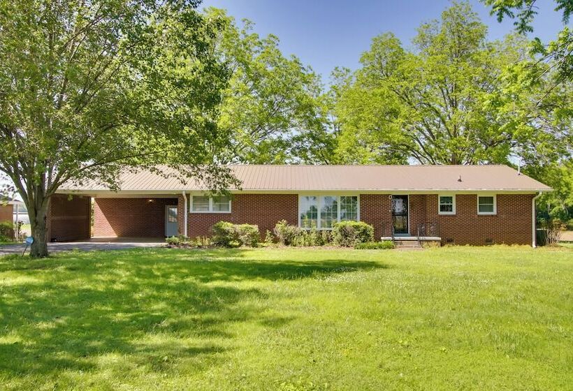 Dog Friendly Lexington Retreat: Step Free Access!