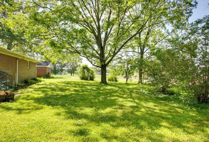 Dog Friendly Lexington Retreat: Step Free Access!