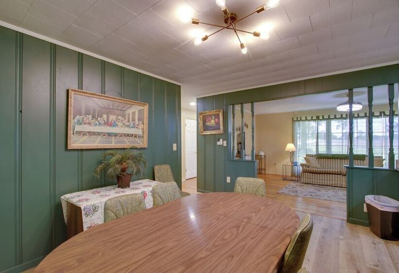 Dog Friendly Lexington Retreat: Step Free Access!