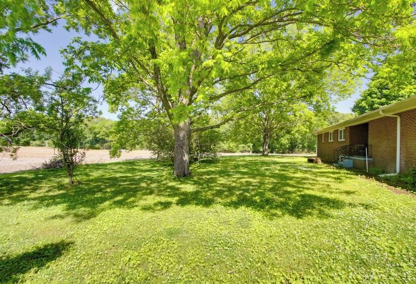 Dog Friendly Lexington Retreat: Step Free Access!