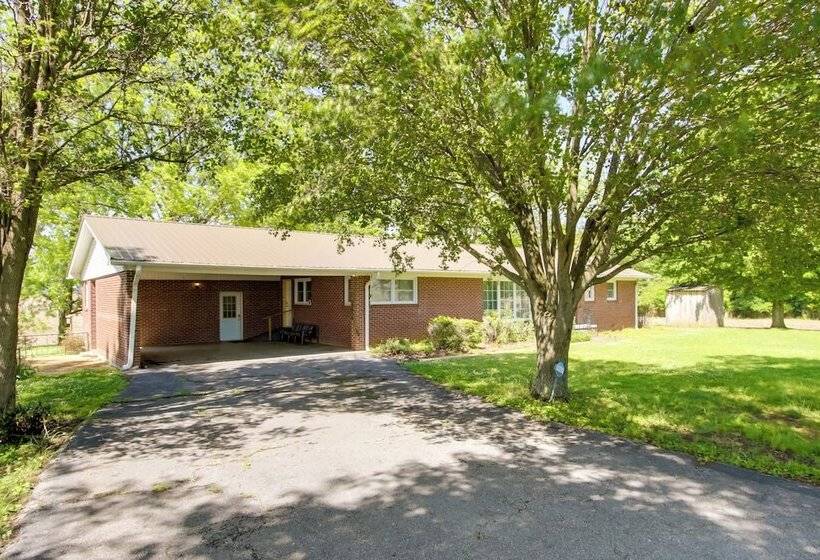 Dog Friendly Lexington Retreat: Step Free Access!