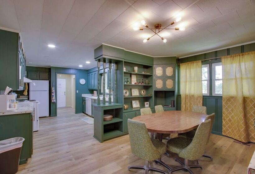 Dog Friendly Lexington Retreat: Step Free Access!