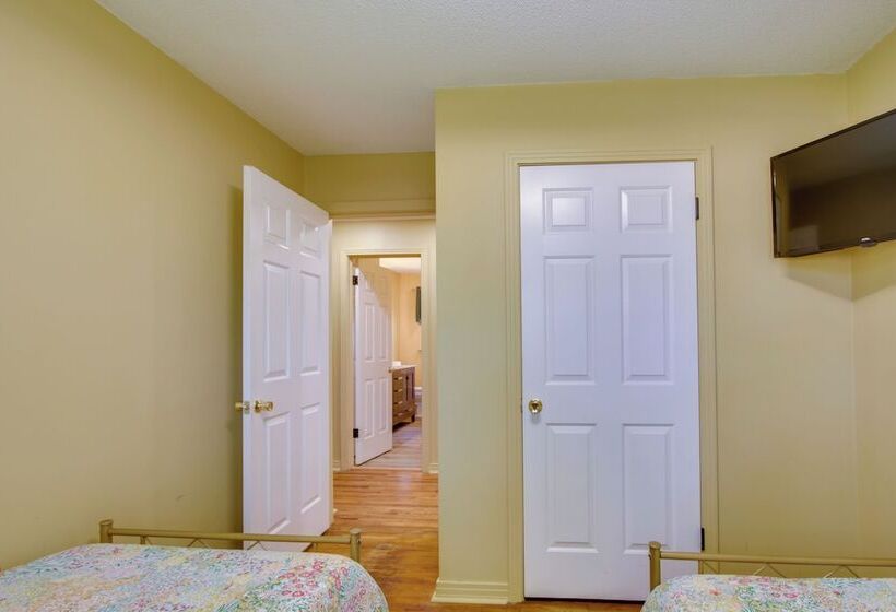 Dog Friendly Lexington Retreat: Step Free Access!