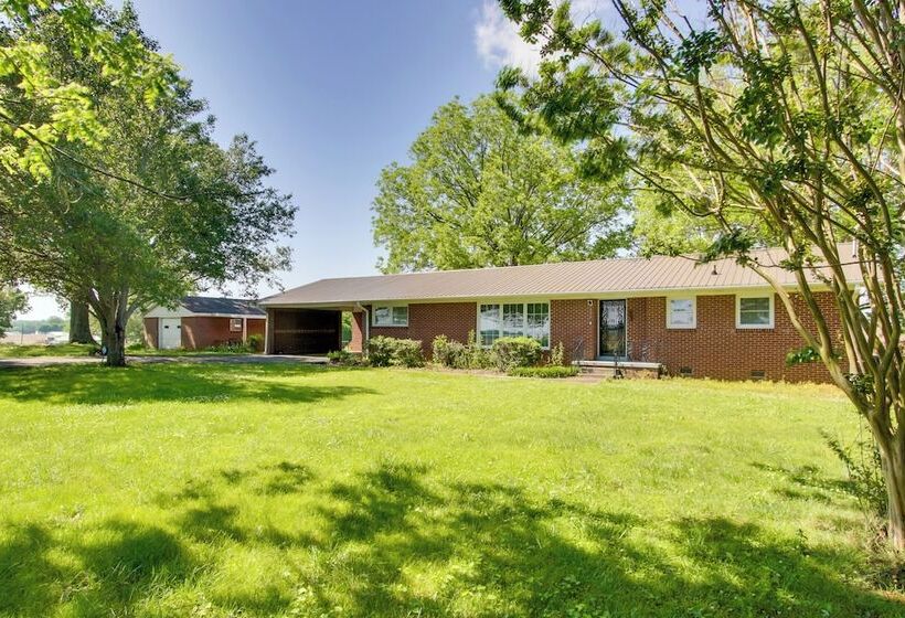 Dog Friendly Lexington Retreat: Step Free Access!