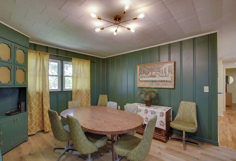 Dog Friendly Lexington Retreat: Step Free Access!