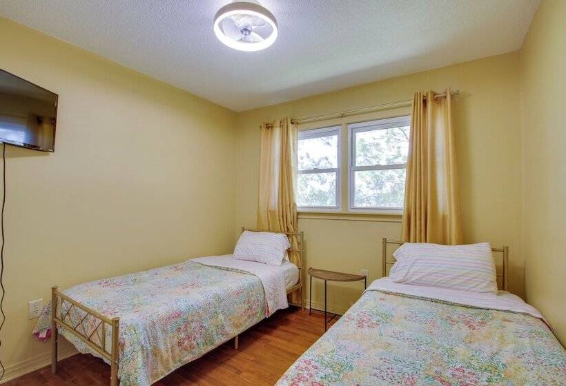 Dog Friendly Lexington Retreat: Step Free Access!