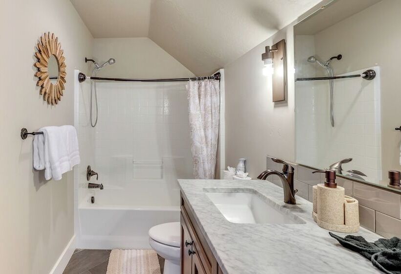 Donnelly Cabin W/ Hot Tub < 1 Mi To Boulder Creek!