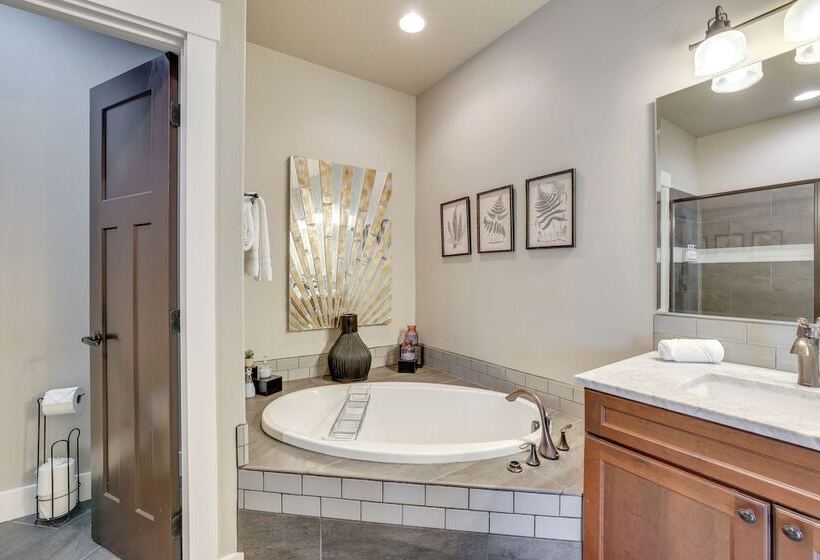 Donnelly Cabin W/ Hot Tub < 1 Mi To Boulder Creek!