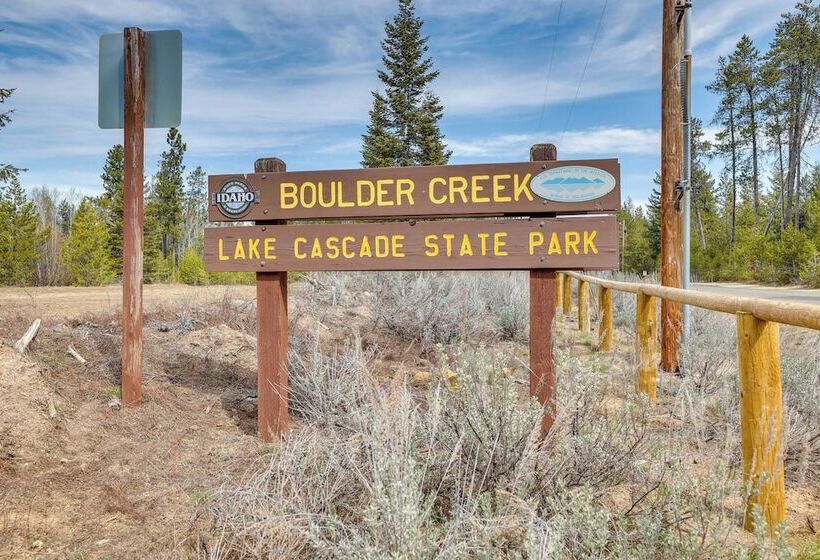 Donnelly Cabin W/ Hot Tub < 1 Mi To Boulder Creek!