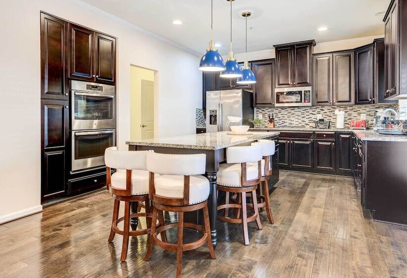 Game Room + Gym: Downtown Dc Home!