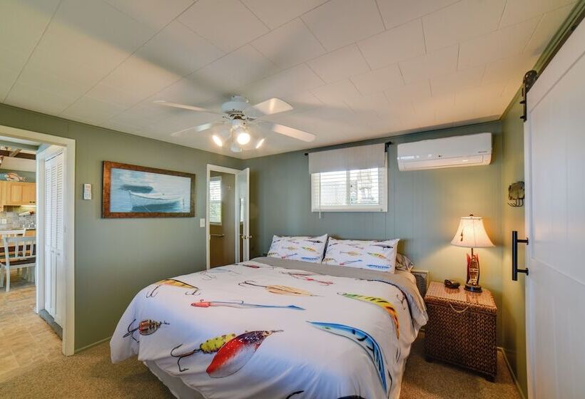 Dreamy Lake Poinsett Cabin W/ Deck, Dock & Views!