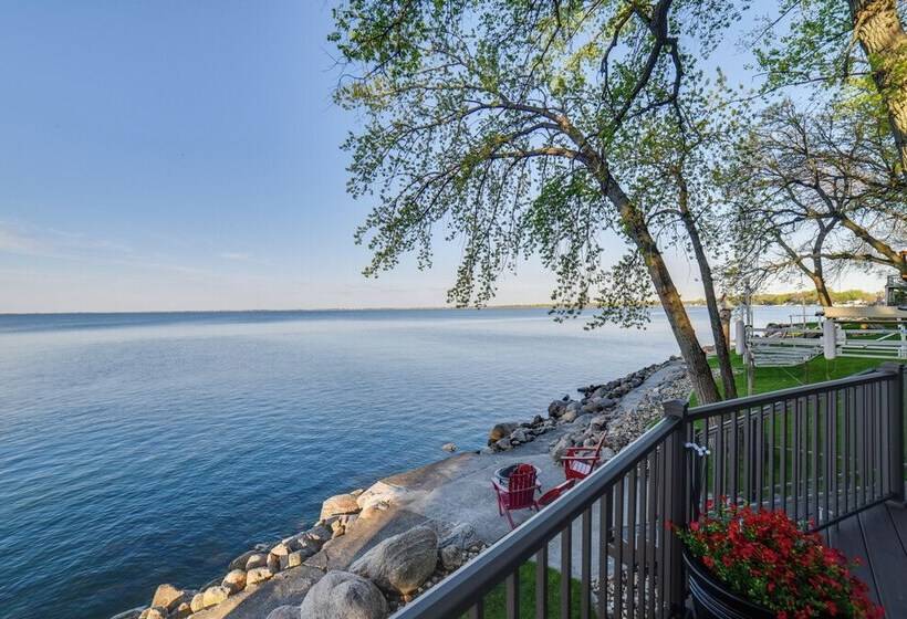 Dreamy Lake Poinsett Cabin W/ Deck, Dock & Views!