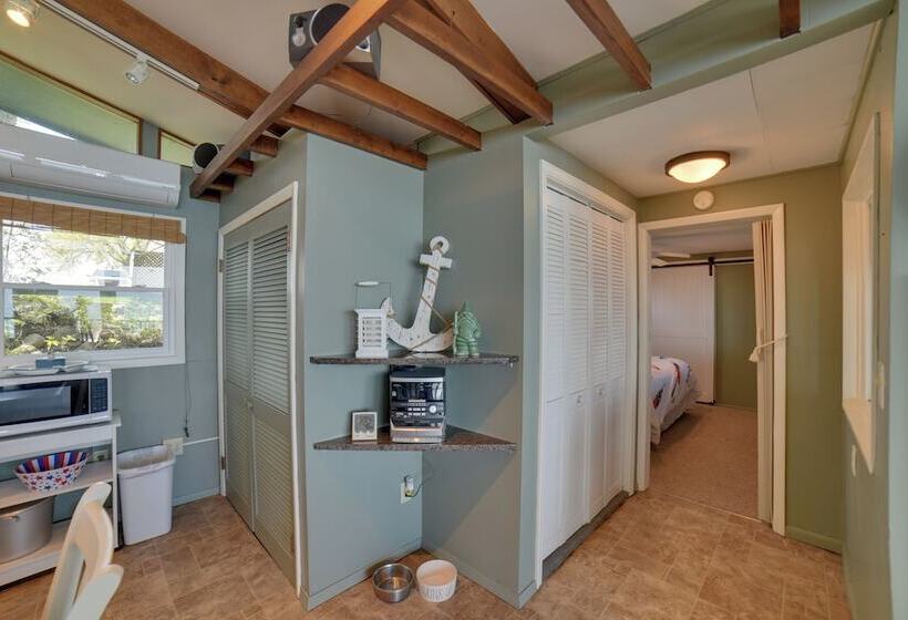 Dreamy Lake Poinsett Cabin W/ Deck, Dock & Views!