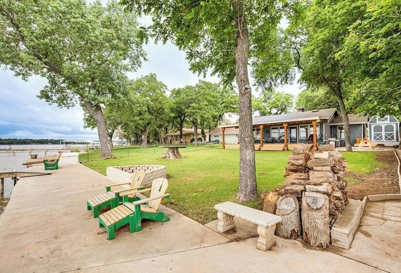 Private Dock & Deck: Eagle Mountain Lake Retreat!